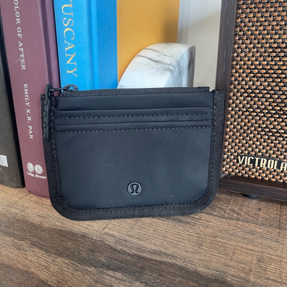 Lululemon Card Holder in Black